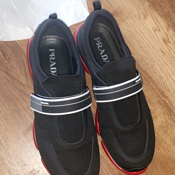Too lose on feet. Sz 8 UK but will fit a 9.5 UK - Picture 1 of 3
